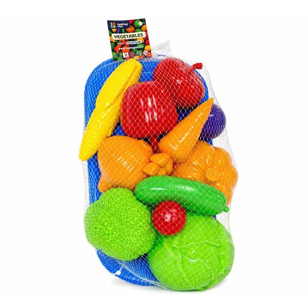 Setul colorat &bdquoPlaca de taiat cu legume&rdquo este alegerea perfecta pentru jocurile de rol ale celor mici &Icircn set sunt incluse legume din plastic viu colorate o placa de taiat un cutit si o lingura astfel incat copilul sa se poata distra jucandu-se de-a bucatarul &Icircn timpul jocului copilul invata denumirile legumelor culorile si formele acestora isi dezvolta imaginatia motricitatea fina coordonarea miscarilor si abilitatile de comunicare Setul este 