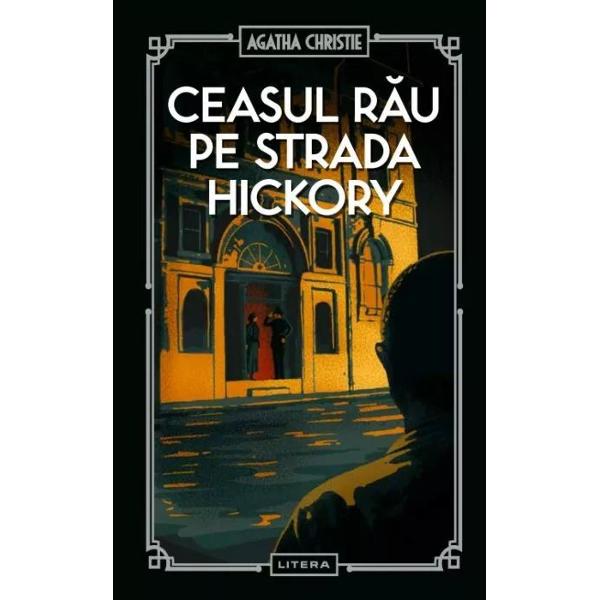 O serie de infrac&539;iuni minore comise &icirc;ntr-un c&259;min de studen&539;i nu par &icirc;n mod normal genul de caz de care se ocup&259; Hercule Poirot Un pantof un inel cu diamant o pereche de pantaloni vechi un stetoscop &537;i alte m&259;run&539;i&537;uri furate o e&537;arf&259; &537;i un rucsac t&259;iate &icirc;n buc&259;&539;i &ndash; delicte prea ne&icirc;nsemnate pentru a fi anun&539;at&259; poli&539;ia &537;i chiar mai pu&539;in demne de geniul lui 