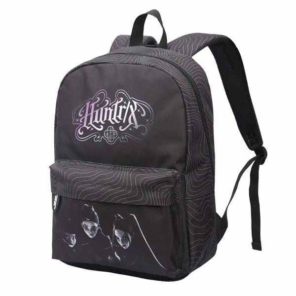 Ghiozdanul Demon Hunter BP-33 este practic si stilat conceput pentru cei care au nevoie de spatiu de depozitare si protectie pentru dispozitivele electronice Realizat din material impermeabil acest ghiozdan ofera protectie continutului in diverse conditii meteoCaracteristiciDesign tematic Demon HunterMaterial impermeabilBaza intarita cu spuma pentru protectie suplimentaraElemente reflectorizante pentru siguranta in conditii de 