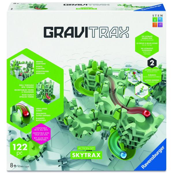 GraviTrax Skytrax noi inaltimi noi trucuri si posibilitati nelimitate de constructie Acest set inovator aduce in lumea constructiilor cu bile o noua dimensiune a distractiei Datorita placilor special concepute Skytrax bilele pot cadea prin elemente pot fi capturate si apoi conectate in poduri spectaculoase Sistemul permite construirea unor structuri mai inalte mai dinamice si mai creative in care bilele aluneca se rotesc si accelereaza in jurul unor turnuri impresionante Skytrax 
