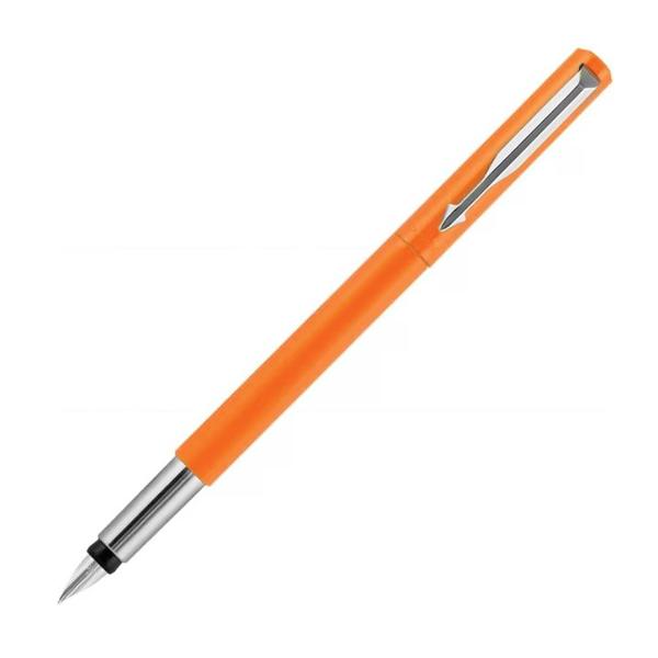 Stiloul Parker Vector Standard imbina designul clasic cu functionalitatea moderna oferind o experienta de scriere fluida si confortabila Corpul sau elegant si durabil este realizat din materiale de calitate iar varful din otel inoxidabil asigura precizie si rezistenta in timp Forma sa este bazata pe linii drepte moderne echilibrate preferat de tineri si de oameni dinamiciUsor de reumplut functioneaza cu cartuse de cerneala Parker sau cu un convertor pentru cerneala din 