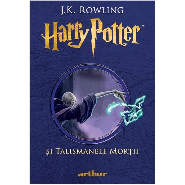 B&259;t&259;lia cea de pe urm&259; st&259; s&259; &icirc;nceap&259;Harry Potter p&259;r&259;se&537;te pentru ultima oar&259; Aleea Privet Urc&259; &icirc;n ata&537;ul motocicletei lui Hagrid &537;i porne&537;te al&259;turi de uria&537; spre cer &536;tie c&259; Lord Voldemort &537;i Mortivorii sunt pe urmele lor nu prea departe E rupt&259; vraja de protec&539;ie care l-a ap&259;rat p&acirc;n&259; de cur&acirc;nd &icirc;ns&259; el nu se poate ascunde la 