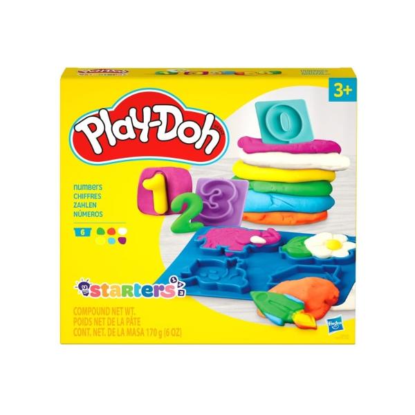 Setul Play-Doh Forme este ideal pentru primele activitati creative cu plastilina oferind copiilor posibilitatea de a modela presa si decupa diferite forme intr-un mod distractiv Setul include forme geometrice si accesorii de modelaj precum si plastilina Play-Doh in 6 culori cu o cantitate totala de 170 g Joaca ajuta la dezvoltarea creativitatii coordonarii mana-ochi si motricitatii fine incurajand copiii sa combine culorile si sa creeze propriile modele Recomandat copiilor cu varsta 