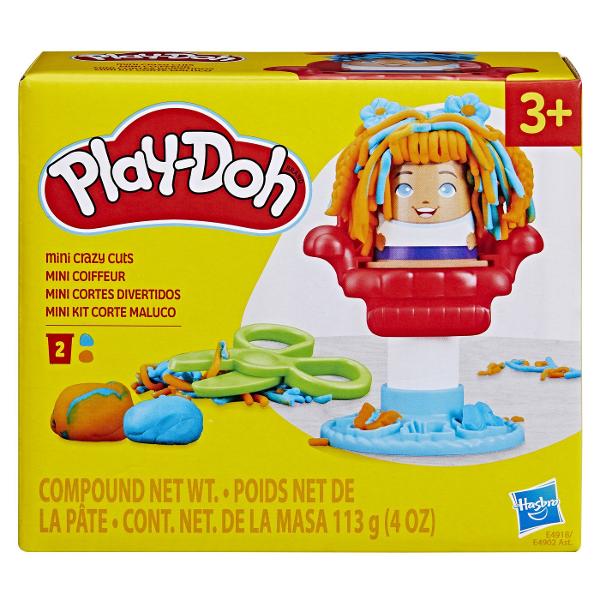 Setul Play-Doh Mini ofera copiilor o modalitate distractiva de a modela si crea diferite forme din plastilina Cu ajutorul presei si al accesoriilor incluse plastilina poate fi presata prin diverse sabloane pentru a obtine modele forme si decoratiuni variate Setul include 2 recipiente cu plastilina Play-Doh in culori diferite cu o cantitate totala de 113 g precum si accesorii pentru modelare si decupare Activitatea stimuleaza creativitatea imaginatia indemanarea si motricitatea fina 