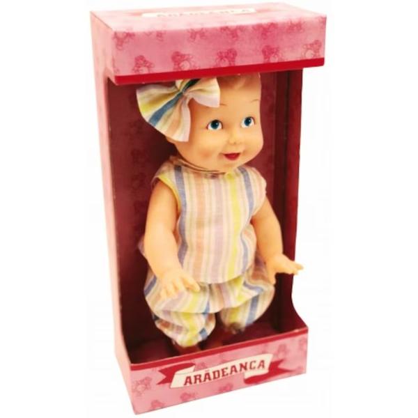 PAPUSA ARE 30 CM ESTE REALIZATA IN INTRGIME DIN CAUCIUC MOALE MAINILE SI PICIOARELE POT EXECUTA MISCARI DE ROTATIE NU ARE PAR IAR OCHII SUNT PICTATI MANUAL DIMENSIUNE CUTIE-AMBALAJ 32X163X9 CM TINUTA POATE SA DIFERE CA ASPECT SI CULOARE