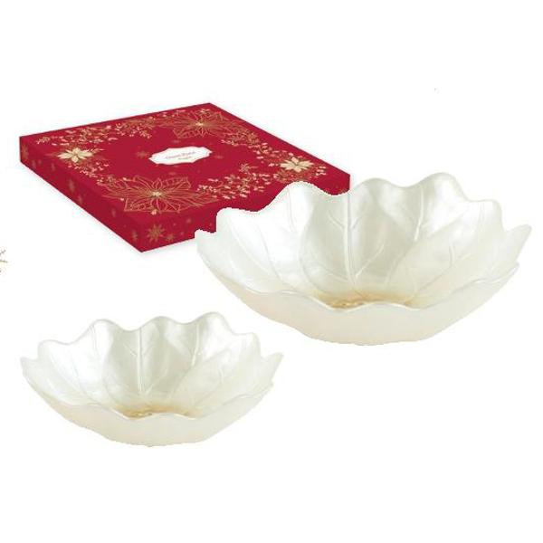 Adaug&259; elegan&539;&259; &537;i rafinament mesei de s&259;rb&259;tori cu acest set de 2 boluri din sticl&259; de la Easy Life inspirate din forma florii de Cr&259;ciun PoinsettiaRealizate din sticl&259; alb&259; cu reflexii sidefate &537;i accente aurii discrete bolurile impresioneaz&259; prin petalele ondulate &537;i nervurile decorative &icirc;n relief Sunt ideale pentru 