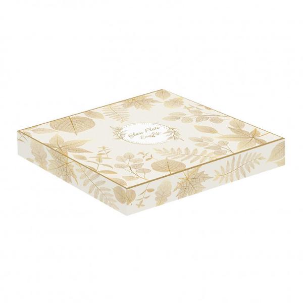 Adaug&259; elegan&539;&259; &537;i str&259;lucire mesei tale cu acest platou din sticl&259; din colec&539;ia Glitter Gold de la Easy Life inspirat din frumuse&539;ea naturiiRealizat din sticl&259; platoul impresioneaz&259; prin forma delicat&259; de frunz&259; nervurile decorative &icirc;n relief &537;i finisajul auriu cu efect sclipitor Este ideal pentru prezentarea bomboanelor 
