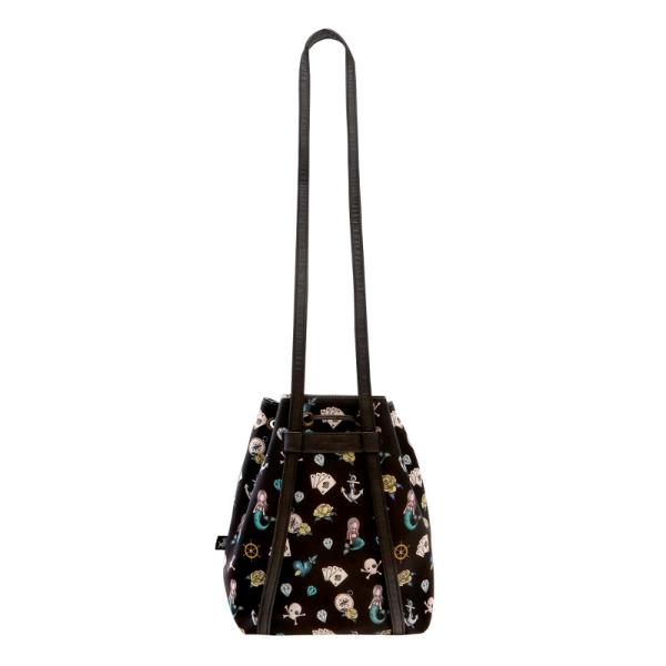 Sac fashion Gorjuss Black Pearl este un accesoriu deosebit si incapator ce poate fi asortat cu orice tinuta de zi cu ziAcest Sac fashion Gorjuss Black Pearl poate fi purtat in spate ca orice rucsacel sau pe umar ca o geanta prin ridicarea baretei Sac fashion Gorjuss Black Pearl este format dintr-un compartiment principal interior mare care are un buzunar cu inchidere prin fermoar  