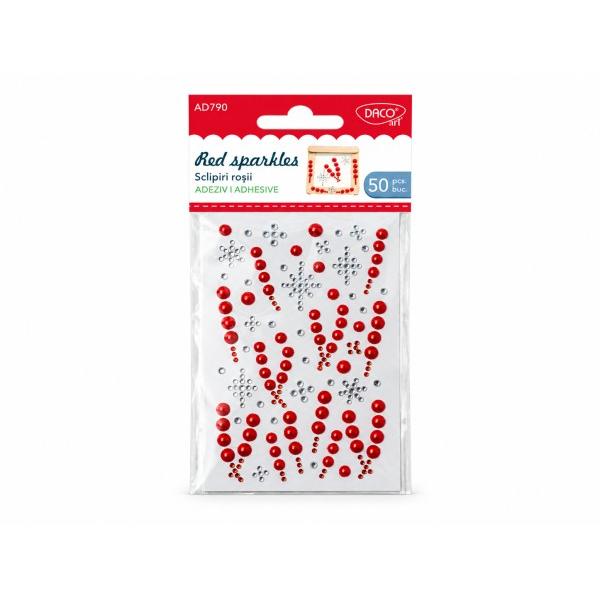 Adaug&259; un plus de str&259;lucire elegan&539;&259; &537;i originalitate proiectelor tale creative cu Accesorii craft &ndash; Sclipiri ro&537;ii DACO AD790 un set de 50 de accesorii decorative autoadezive din plastic cu modele str&259;lucitoare &537;i dimensiuni variate ideale pentru handmade scrapbooking felicit&259;ri &537;i decora&539;iuni personalizateAceste accesorii craft autoadezive se remarc&259; prin 