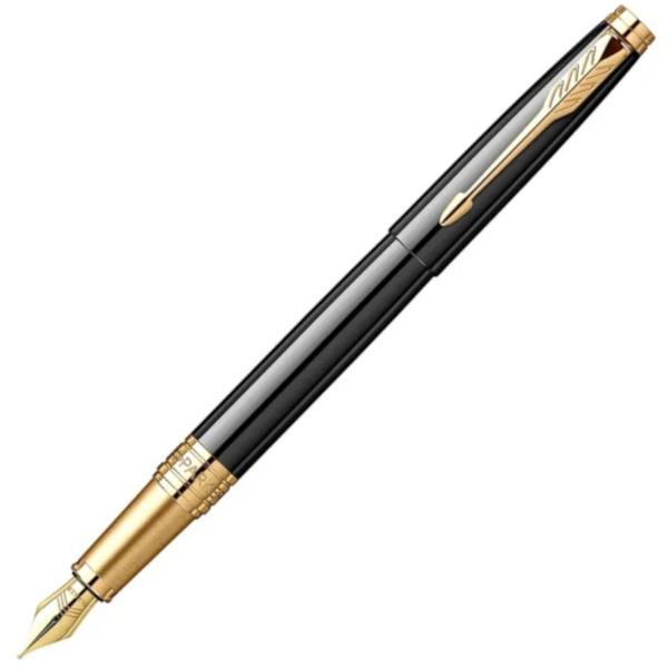 Penitaotel inoxidabil placat cu aur de 23K avand in varf pastila de iridiuDetalii accesoriiAccesorii din alama placate cu aur de 23K Clip din otel inoxidabil placat cu aur de 23K Capacul se inchide prin apasare Grip din alama placat cu aur de 23K Stiloul functioneaza atat cu cartuse cat si cu convertor Parker Stiloul vine echipat cu convertor ParkerProdusul este ambalat inAmbalaj original PARKER