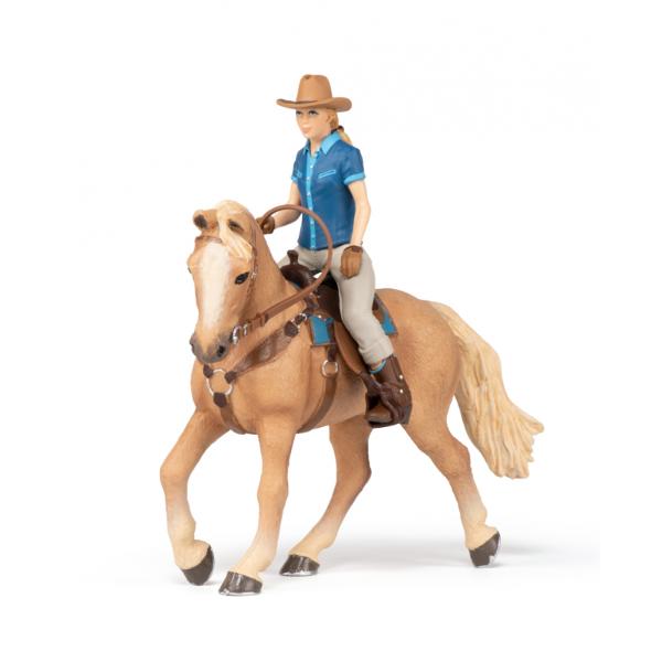 Setul de figurine Papo Cowgirl si cal ii invita pe toti cei mici intr-o cursa fabuloasa imaginara cu adevarat deosebita in lumea western modernaFigurina Papo Set Cowgirl si cal este o jucarie pictata manual care atrage prin detaliile sale care redau cexcelent infatisarea personajelor realeMicutii vor fi fascinati de povestile ce se pot contura in jurul acestei frumoase jucarii sau de jocurile pe care le pot avea alaturi de prietenii lor Figurinele sunt stabile placute 