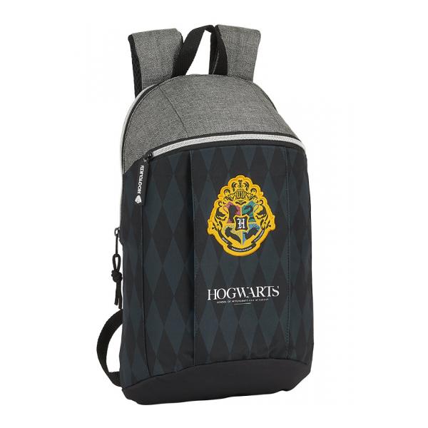 Rucsac trekking Harry PotterPrin designul pe care-l are&nbsp;rucsacul&nbsp;trekking Herry Potter&nbsp;se adreseaza preponderent baietilor care indragesc sportul Forma aerodinamica incadreaza acest rucsac in categoria rucsacurilor sport&nbsp;Doresti sa mergi la sala in parc la drumetie si ai nevoie de&nbsp;o rucsac cu care sa impresionezi Incearca si tu solutia oferita de noiul 