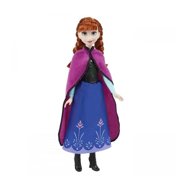 Un spirit liber Anna este extrem de loiala hotarata si curajoasaCopiii pot recrea scene din Disneys Frozen cu aceasta papusa Anna completata cu par lung rosu purtat in doua codite dragute Isi poarta tinuta de calatorie cu accesorii pentru papusi de moda - o pelerina si o pereche de pantofiCopiii pot muta jucaria Anna in diferite ipostaze pentru a juca scene din film sau isi pot imagina propria lor poveste cu cele cinci puncte de articulatie ale 