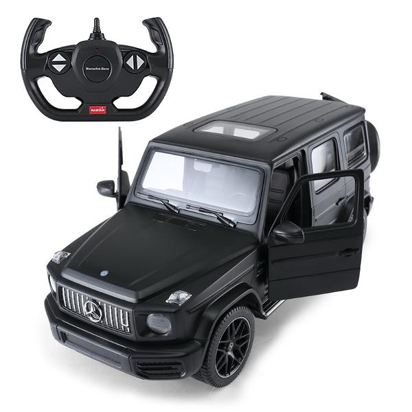 Copilul dumneavoastra se poate juca in voie cu masina cu telecomanda Mercedes Benz G63 scara 1 la 14 oferita de brandul international Rastar Nicio cursa nu este imposibil de castigat cu acesta masinuta replica oficiala cu licenta a modelului original construita cu mare atentie la detalii Masinuta are proportiile ideale pentru momente pline de distractie si amuzament avand dimensiunile in centimetri dupa cum urmeaza  323148139Masinuta functioneaza pe frecventa de 24GAlimentarea se 
