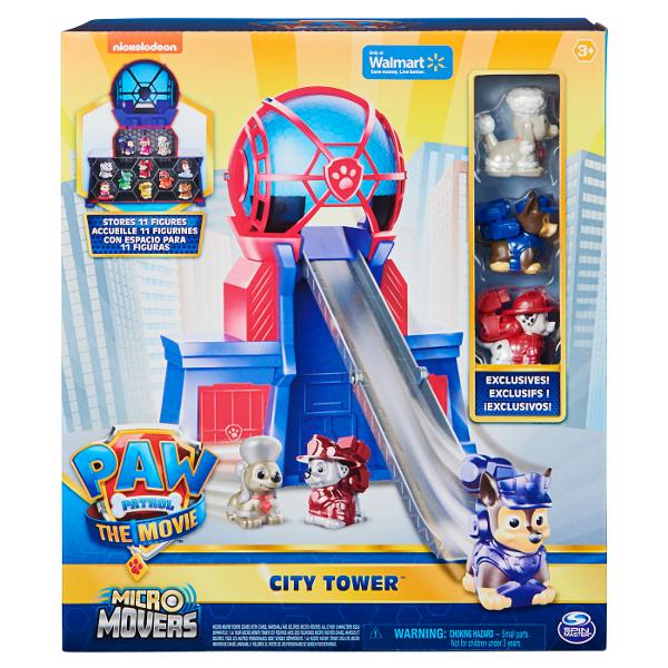 Joaca si afiseaza-ti figurinele PAW Patrol The Movie Micro Movers cu City Tower Acest turn arata exact ca cel de pe marele ecran scalat pentru a se potrivi figurilor Micro Movers PAW Patrol City Tower include trei figuri exclusive Micro Movers ale lui Chase Marshall si Dolores care se potrivesc in palma mainii tale Fiecare figurina are detalii autentice si un finisaj perlat facandu-le complementul perfect pentru colectia ta Aceste figurine PAW Patrol de dimensiuni mici au o minge in 