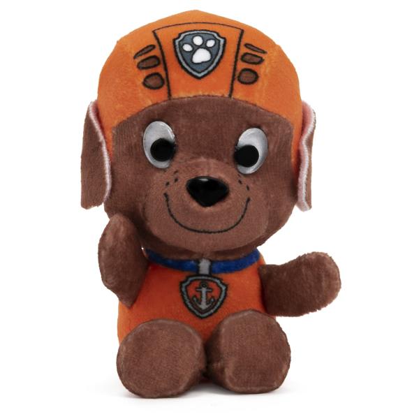 Puii curajosi de la Paw Patrol sub forma de animale de plus dragute de la marca GUND sunt gata sa salveze ziua Jucaria de plus inalta de 8 cm poarta uniforma sa tematica tipica si un zambet foarte larg Este partenerul excelent pentru joaca fiecarui fan Paw Patrol Materialul de plus are o suprafata lavabila si este potrivit pentru copiii de la 1 an Acest pachet contine personajul Zuma