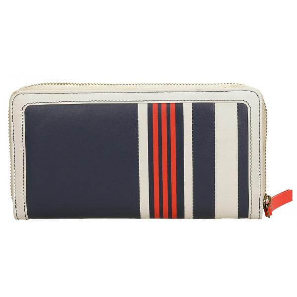 Portofel cu fermoar 195 cm Pepe Jeans Lines - material piele naturala multiple compartimente dimensiune 195x10x2 cm culoare multicolor sistem protectie card Portofel cu licenta Pepe Jeans London colectia Pepe Jeans Lines recomandat pentru adolescenti si femei Portofel cu un sistem special de protectie pentru cardurile RFID care blocheaza semnalele de pe dispozitivele de scanare neautorizate cu frecventa radio