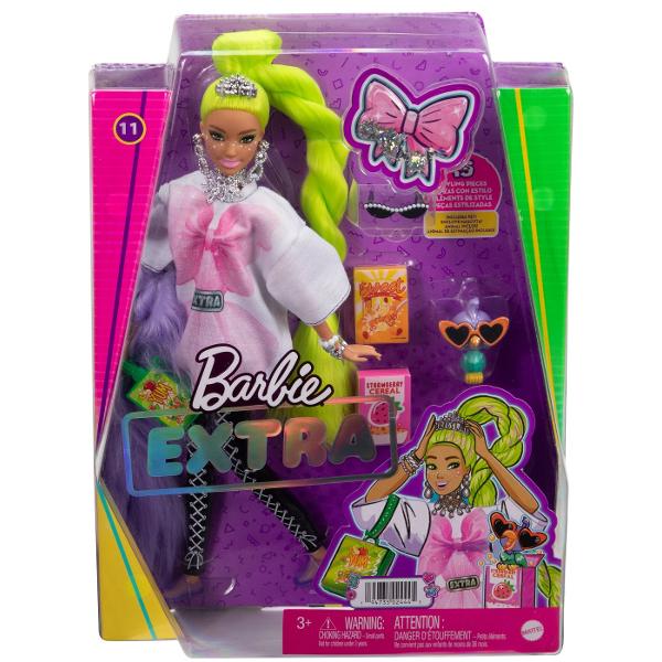 Papusile Barbie Extra etaleaza tinute indraznete si culori vii si iau atitudine Fiecare papusa Barbie are propriul stil jucaus si extravagant Iar animalele lor de companie fiecare diferit si adorabil au si ele o personalitate puternica Barbie Extra permite copiilor sa exploreze exprimarea de sine prin stil si ofera o experienta de moda si stilizare captivanta cu papusi articulate Reprezinta distractie cu moda cu sclipici ursuleti gumati emoji si par distinctiv aducand un vibe EXTRA 