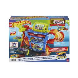 Descopera aventura plina de actiune la spalatoria de masini Hot Wheels City Tunnel Twist Acest set adauga un element inovator la experienta de schimbare a culorilor prezentand un tunel revolutionar de pulverizare a apei Copiii pot lua controlul cu masina Hot Wheels Colour Shifter navigand prin fiecare etapa a acestui parcurs captivant Condu masina Hot Wheels Colour Shifter pana la intrarea in spalatorie apoi activeaza liftul pentru a urca la ultimul etaj Treci prin tunelul rotativ de 