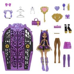 Rezolva misterul descuie portile Monster High si dezvaluie o papusa Monster High cu Skulltimate Secrets Misterele Monstrilor Copiii se pot juca de-a detectivii infricosatori cautand indicii pe harta cu ajutorul cheii „magice” cu lupa Pe parcurs vor descoperi peste 19 surprize pentru o experienta extraordinara si infricosatoare de unboxing Dupa ce se termina joaca copii pot depozita papusa hainele si accesoriile incluse in dulapul infiorator care este perfect atat pentru 