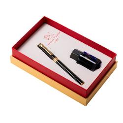 Setul de la PICASSO este alegerea ideal&259; pentru cei care apreciaz&259; instrumentele de scris de lux cu design clasic &537;i detalii deosebite Stiloul metalic impresioneaz&259; prin combina&539;ia elegant&259; de negru &537;i auriu fiind potrivit atât pentru uz profesional cât &537;i personalCaracteristici produsStilou metalic cu finisaj negru lucios &537;i accente auriiPeni&539;&259; din iridiu 