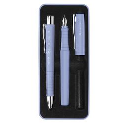 Set cadou stilou B si pix XB Grip POLY lila FABER-CASTELL negru elegant care nu numai ca impresioneaza prin designul sau atractiv dar convinge si prin durabilitate Design elegant durabil - piese din plastic reciclat Varf penita tip B care permite sa scrieti lin si precis Material penita si clip otel inoxidabil Grip placut la atingere cu textura anti-alunecare ce confera o experienta confortabila de scris Pix cu rezerva de mare capacitate XB cu mina de culoare 