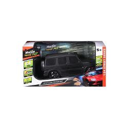 Experimenteaza robustetea si stilul cu 2018 Mercedes-Benz G-Class o masinuta RC premium la scara 124 din seria Street Series Acest SUV iconic combina eleganta cu capacitatea off-road aducand o prezenta impunatoare oriundeAdmira culoarea sa neagra mata designul patratos distinctiv si detaliile care ii subliniaza caracterul puternic Bucura-te de control precis si manevrabilitate superioara datorita tehnologiei 24GHz si a XTR Extreme Turning Ratio Aceasta functie speciala iti 