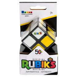 Acest cub simplu Rubik Ucenic este un puzzle pas cu pas conceput astfel incat sa poti continua mai tarziu cu zarurile mai complexe fara probleme Nu mai trebuie sa cauti un puzzle amuzant pentru incepatori Acest puzzle 3D cu activitati este cel mai usor de rezolvat din colectia Rubiks Iubitorii de puzzle-uri adulti si copii de la 7 ani vor adora acest cub puzzle stresant Rezolva-te prin 3 niveluri de provocari cu Rubik Ucenic Incepe prin a separa straturile albe si galbene apoi 