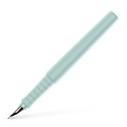 Stilou Poly Pen M Faber-Castell in culoarea eleganta bleu Caraibe  care nu numai ca impresioneaza prin designul sau atractiv dar convinge si prin durabilitatea si functionalitatea sa Acest stilou va ofera o experienta de scris incomparabila si este alegerea perfecta pentru oricine apreciaza calitatea si stilul Design elegant durabil - piese din plastic reciclat Varf tip M care permite sa scrieti lin si precis Material penita si clip otel inoxidabil Grip placut la atingere cu textura 