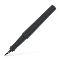 Stilou Poly Pen M Faber-Castell in negru elegant care nu numai ca impresioneaza prin designul sau atractiv dar convinge si prin durabilitatea si functionalitatea sa Acest stilou va ofera o experienta de scris incomparabila si este alegerea perfecta pentru oricine apreciaza calitatea si stilul Design elegant durabil - piese din plastic reciclat Varf tip M care permite sa scrieti lin si precis Material penita si clip otel inoxidabil Grip placut la atingere cu textura anti-alunecare ce 