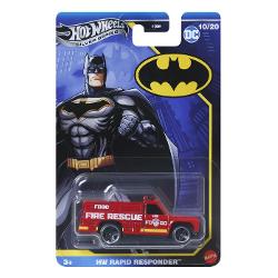 La Batmobile&hellip; sau oricare dintre vehiculele de pe strazile din Gotham City disponibile in aceasta colectie Hot Wheels cu tematica Batman Recreati scene de urmarire legendare din seria Batman sau inventati unele noi cu aceste vehicule din metal la scara 164 care au decoratiuni si elemente de design emblematice din benzile desenate serialele si filmele Ambalajul grozav creste caracterul de colectie Copiii si colectionarii deopotriva vor adora detaliile si piesele turnate usor de 