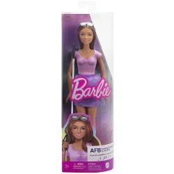 In parteneriat cu Fundatia Americana pentru Nevazatori Va prezentam prima papusa Barbie Fashionistas nevazatoare Barbie a incheiat un parteneriat cu Fundatia Americana pentru Nevazatori pentru a dezvolta o papusa care reprezinta cu acuratete o persoana nevazatoare sau cu deficiente de vedere Poarta o bluza roz satinata si o fusta stralucitoare cu volane confectionata dintr-un material placut la atingere Pantofii cu barete de culoare lavanda adauga o nota suplimentara de stil aspectului ei 