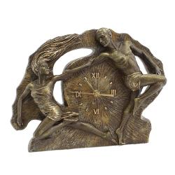 Statuet&259; cu ceas „Gardienii timpului” – AngladaTimpul prinde form&259; &537;i semnifica&539;ie artistic&259; în aceast&259; crea&539;ie de excep&539;ie semnat&259; de brandul spaniol Anglada – „Gardienii timpului” 