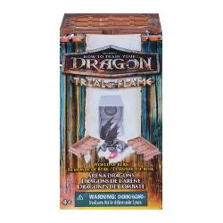 Figurina dragon inspirata din universul Cum Sa Iti Dresezi Dragonul &ndash; Incercarea Flacarii  parte din seria Lumea Lui Berk Setul include un dragon detaliat si accesorii pentru arena de lupta oferind copiilor posibilitatea de a recrea scene spectaculoase din lumea vikingilor si a dragonilor Designul fidel personajelor din franciza DreamWorks stimuleaza imaginatia si jocul creativ permitand inventarea propriilor aventuri in arena dragonilor Figurina este realizata din materiale 