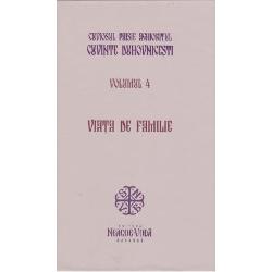 Cu prezentul volum ce cuprinde subiecte despre familie &537;i despre &icirc;ncerc&259;rile prin care trece omul din pricina crizei vie&539;ii de familie din vremea noastr&259; continu&259;m publicarea &bdquo;Cuvintelor duhovnice&537;ti&rdquo; ale fericitului Stare&539; Paisie Stare&539;ul spunea c&259; cele mai multe din scrisorile pe care le primea proveneau de la oameni cu probleme familiale Iar aceste probleme el le atribuia dep&259;rt&259;rii oamenilor de Dumnezeu &537;i 