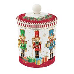 Adu farmecul pove&537;tilor de Cr&259;ciun &icirc;n buc&259;t&259;ria ta cu borcanul pentru biscui&539;i din por&539;elan Easy Life colec&539;ia Christmas Teddy un accesoriu elegant &537;i plin de veselie care &icirc;mbin&259; utilitatea cu magia &537;i atmosfera cald&259; a s&259;rb&259;torilor de iarn&259;Realizat din por&539;elan alb borcanul impresioneaz&259; prin 