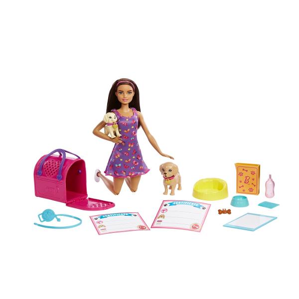Kitul de adoptie Barbie te invata sa ai grija animale impreuna cu papusa Barbie 2 catelusi accesorii si functie de schimbarea culorii Umple un castron cu apa cu gheata si da-l puiului tau de catel apoi urmareste cum fata lui se &bdquomurdareste&rdquo Foloseste apa fierbinte pentru a o schimba din nou si continua sa te bucuri de acest efect Da-i celui mai mare catelus o sticla plina cu apa rece ca gheata si el va face pipi pe saltea unde tehnologia de schimbare a culorii iti va 