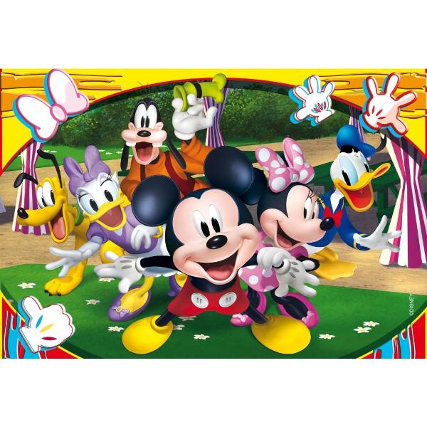 Bucura-te de momente pline de distractie in timp ce reconstruiesti cele mai frumoase scene din desenele animate Mickey Mouse folosind cele patru puzzle-uri fiecare avand 48 de piese Puzzle-ul maxi de podea este special avand o parte cu o imagine de colorat si o parte de asamblatVei trai o experienta minunata alaturi de personajele indragite din lumea Disney indiferent de alegerea ta Poti sa-ti pui abilitatile artistice la lucru si sa colorezi imaginile sau sa imbini piesele 