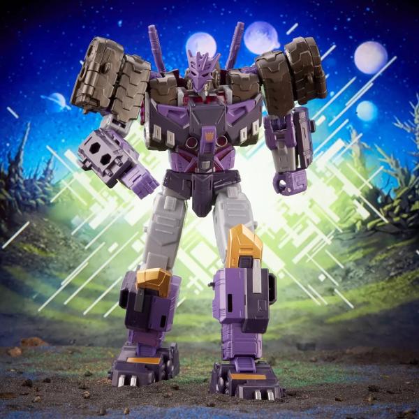 Transformers Generations Voyager Class sunt figurine de 178 cm pentru copii cu varsta de la 8 ani in sus Conversie cu functionalitati complexe de la modul robot la modul alternativ detaliat Fiecare figurina include accesorii arma care se pot atasa la figurina in ambele moduri Un articol pe care orice colectionar trebuie sa-l aiba