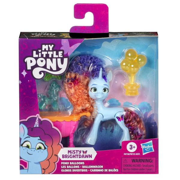 Imaginati-va aventuri din mers cu jocul My Little Pony Misty Brightdawn Pony Balloon Acest set de joaca My Little Pony vine cu o figurina articulata si 4 accesorii Figura are brate picioare si cap articulate pentru a poza in diferite moduri Are o coama si o coada lungi si moi cu care este distractiv de pieptanat si de jucat Silueta are o inaltime de 76cm cu un fluture Cutie Mark inspirat de distractie si par colorat cu buclele ei caracteristice