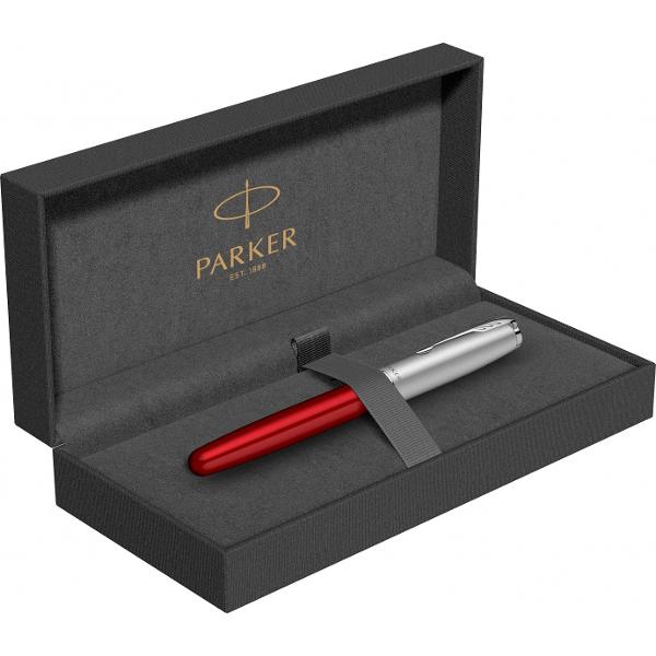 Îmbrac&259; fiecare cuvânt într-un mister vibrant &537;i rafinat cu gama Parker Sonnet Essential Red Chrome Acest instrument de scris combin&259; elegan&539;a clasic&259; a argintiului cu str&259;lucirea intens&259; a ro&537;ului metalic oferind un finisaj esen&539;ial pentru fiecare moment de inspira&539;ieRo&537;ul simbol al pasiunii &537;i al puterii transmite o senza&539;ie de c&259;ldur&259; &537;i vitalitate Este o culoare ce 