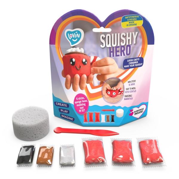 Cu ajutorul setului original Squishy TM Lovin  copilul isi poate modela singur prietenul de joaca Setul contine forma din burete plastilina usor de modelat instructiuni si o surpriza placutaDup&259; uscare complet&259; jucaria poate fi stransa in maini si imediat isi recapata forma initialaCreat pentru dezvoltarea abilit&259;&539;ilor motorii fine si abilit&259;tilor creative ale copilului setul Squishy TM Lovin este cu adevarat unul educativ Se 