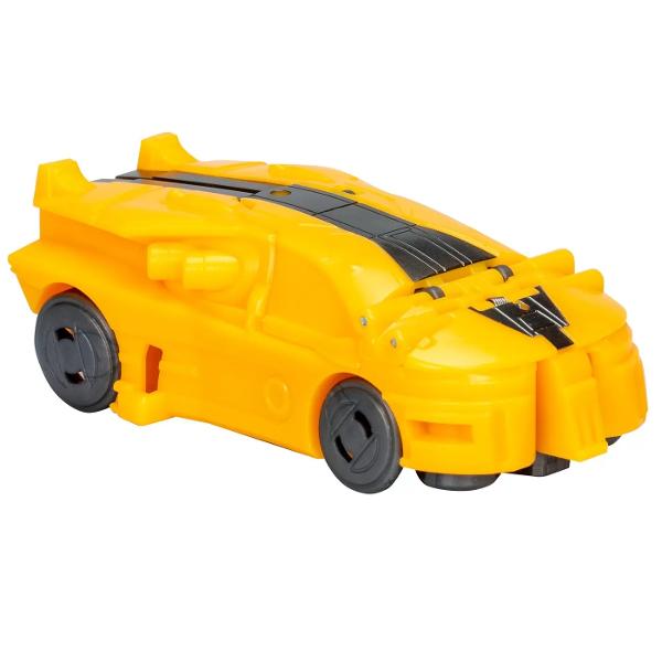 Experimentati originile epice ale robotilor legendari Transformers cu aceasta figura de actiune Transformers One Cog Changer Bumblebee Aceasta figura de 4 inci 10 cm se transforma din modul robot in modul masina Cybertronian intr-un singur pas Are o functie de blocare a rotilor pentru a-si limita capacitatea de conversie pana cand il deblocati Glisati in jos panoul de pe pieptul figurii Transformers apasati roata iar figura se transforma automat dintr-un robot in modul alt Conversie 