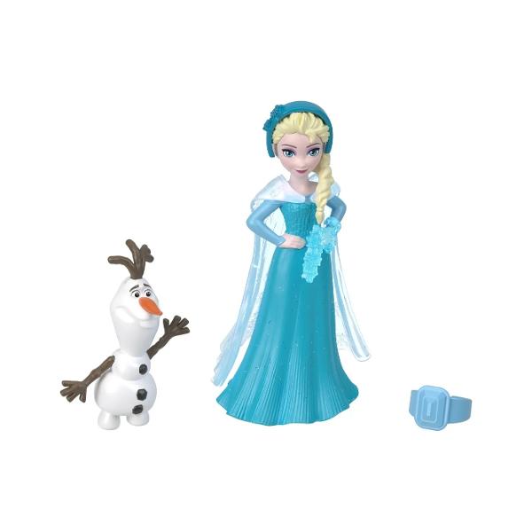 O experienta captivanta de unboxing vine in sortimentul de papusi mici Disney Frozen Fanii vor adora aceste papusi Snow Color Reveal™ dar ce personaj vor primi Fiecare papusa este un mister pana cand se adauga apa activand compusul asemanator zapezii pentru a dezvalui personajul Cinci surprize suplimentare sunt incluse pentru mai multa distractie un prieten dragut si inca 4 accesorii inclusiv o pelerina si un inel pentru copil Fiecare papusa se vinde separat in functie de 