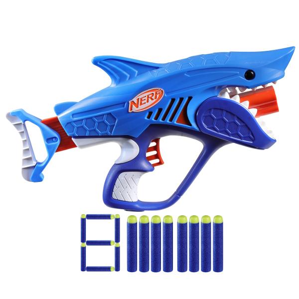 Blasterele Nerf Junior Wild sunt concepute cu caracteristici speciale usor de folosit astfel incat copiii sa se poata bucura singuri de aventuri cu lansare de sageti Nerf Blasterele sunt usor de tinut au dimensiuni perfecte pentru mainile micute si sunt usoare astfel incat copiii sa le poata folosi in jocurile in aer liber din curte Designul cu incarcare prin partea din fata usureaza introducerea sagetilor iar lansarea este simpla gratie manerelor cu cea mai mica forta de tragere dintre 