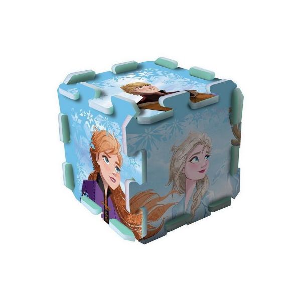 Puzzle de podea Frozen cu piese mari din spuma conceput special pentru cei mici Culorile vibrante si formele prietenoase incurajeaza copiii sa se joace Puzzel-ul contine 8 parti mari moi colorate usor de spalat si pot fi folosite pentru a construi forme 3D de ex Cub sau cutie Poate fi folosit si ca covor de joaca Puzzle-ul din spuma dezvolta imaginatia copiilor si ii ajuta pe copii sa invete culorile si formele Sunt fabricate dintr-un material netoxic fara BPA  Dimensiunea 