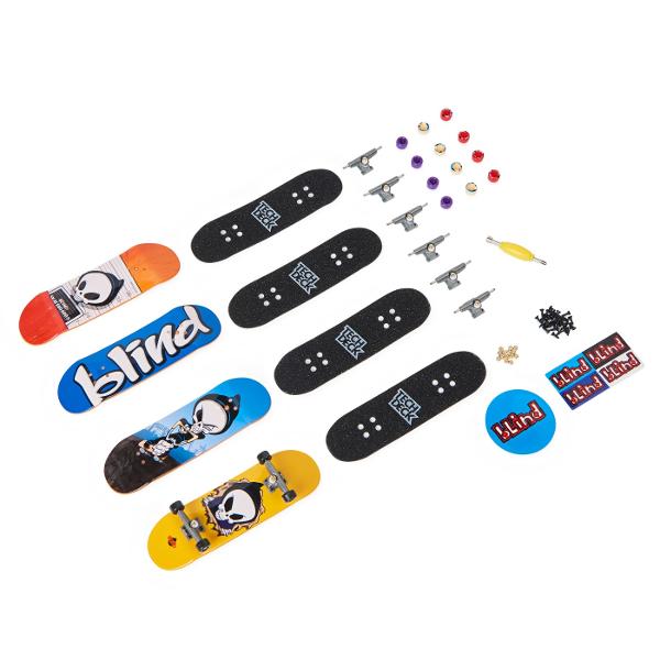 Tech Deck iti aduce experienta reala cu fingerboard-uri autentice de 96 mm de la companiile de skateboard-uri reale Fiecare prezinta un desen legal de la cele mai mari companii de skateboard-uri din lume inclusiv Blind Baker Primitive Element Finesse Santa Cruz Plan B Sk8mafia si Toy Machine Acest set de 4 include elemente grafice autentice pe care le poti combina asa cum iti doresti Recreeaza-ti traseele preferate si imbogateste-ti trucurile urmarind sfaturile pentru trucuri online 