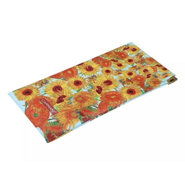 Etuiul pentru ochelari Van Gogh Sunflowers este un accesoriu elegant &537;i practic decorat cu unul dintre celebrele motive florale ale artistului Vincent van Gogh Având dimensiunile de 9x18 cm este suficient de spa&539;ios pentru a proteja majoritatea modelelor de ochelari Designul vibrant inspirat de lucrarea Floarea-Soarelui ofer&259; o not&259; artistic&259; &537;i sofisticat&259;Acest etui este fabricat din materiale de calitate 