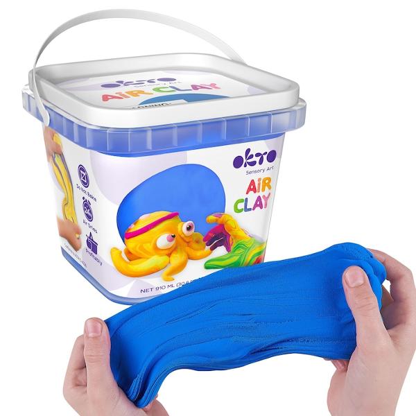 Lasa-ti imaginatia sa zboareSetul cu argila usoara pentru crearea unor eroi originali va scufunda rapid adultii si copiii in lumea imaginatiei si a distractieiFiecare miscare si rotire a degetului autorului creeaza un volum si o textura unice care nu pot fi repetateCu ajutorul acestui kit copilul tau isi va dezvolta motricitatea degetelor si a mainilor exersandu-si coordonarea ochi-mana atentia si creativitateaAm creat o argila speciala care nu se 