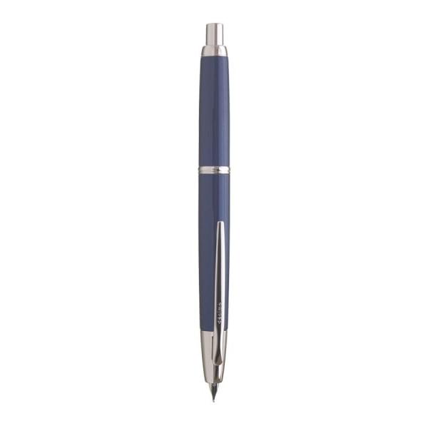 Stilou Pilot Capless Decimo GreyCorp din alama placat cu lac griAccesorii placate cu rodiu Clipul este din otel inoxidabil tip arc placat cu rodiuGrip din alama placat cu rodiuPenita din aur de 18k placata cu rodiu Stiloul functioneaza atat cu cartuse Pilot PIC-100 sau cu convertor proprietar con-40 inclusCaracteristica principala distinctiva a stiloului Pilot Capless Decimo este 